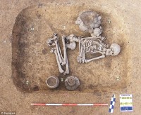 Skelettet af en transkønnet person begravet for omkring 5.000 år siden i Prag.