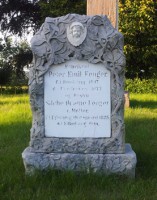Gravsten over sæbefabrikant Peter Emil Fenger - der engang hed Petrine - og hustru på familiegravstedet på Bredstrup Kirkegård. Privatfoto.