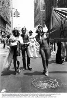 Marsha P. Johynson forrest til venstre. Sylvia Rivera forrest til højre med Street Transvestite Action Revolutionaries (S.T.A.R.) på Christopher Street Liberation Day, Gay Pride Parace, New York City, den 24. juni 1973. Foto: Leonard Fink.