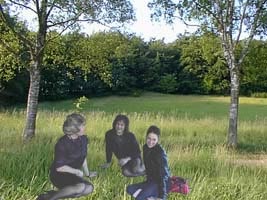Tina, Liselotte, Karina på "skovtur". Tina, Liselotte, Karina på "skovtur".