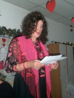 Charlotte Isabella reciterer juledigt.