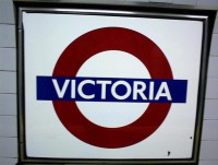 Perronskilt på Victoria stationen.